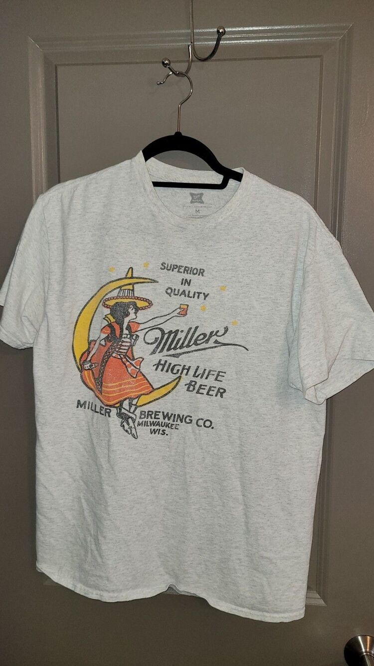 Miller High Life Beer Woman on the Moon Miller Brewing T-Shirt Size M